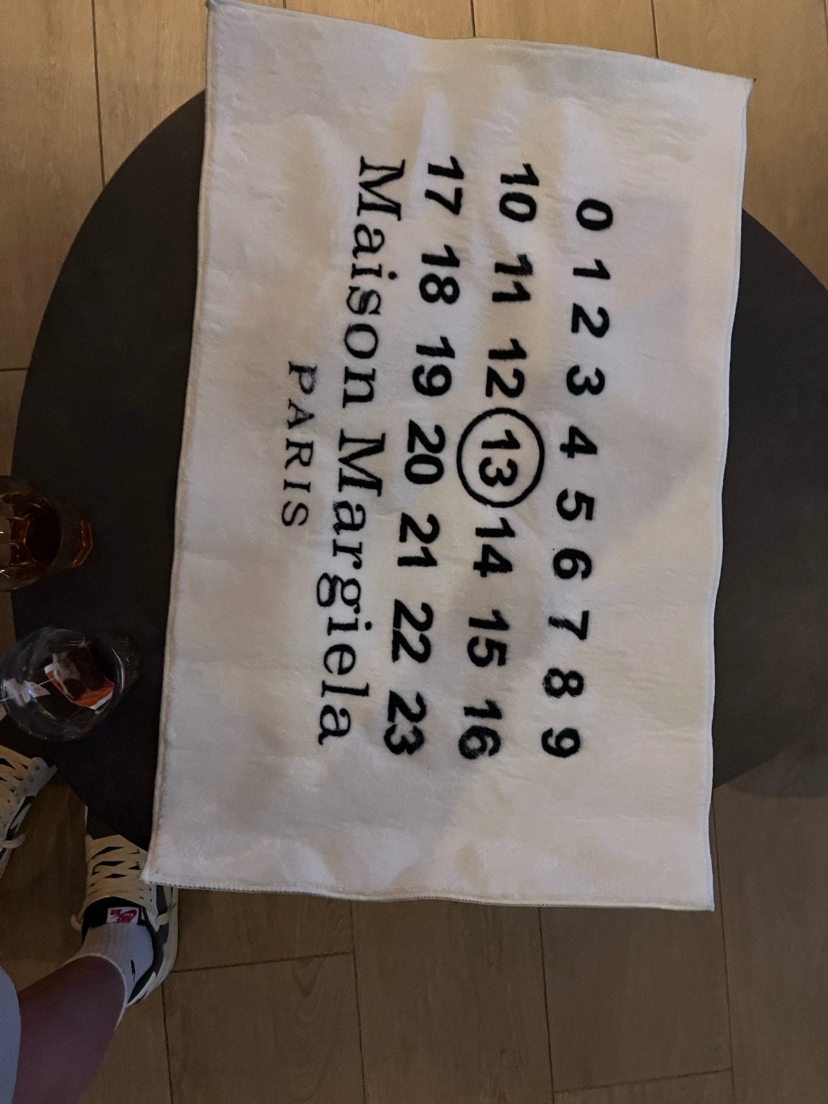 Maison Margiela Kalender Handdoek/Mat, Verzenden, Zo goed als nieuw, Modern, Wit