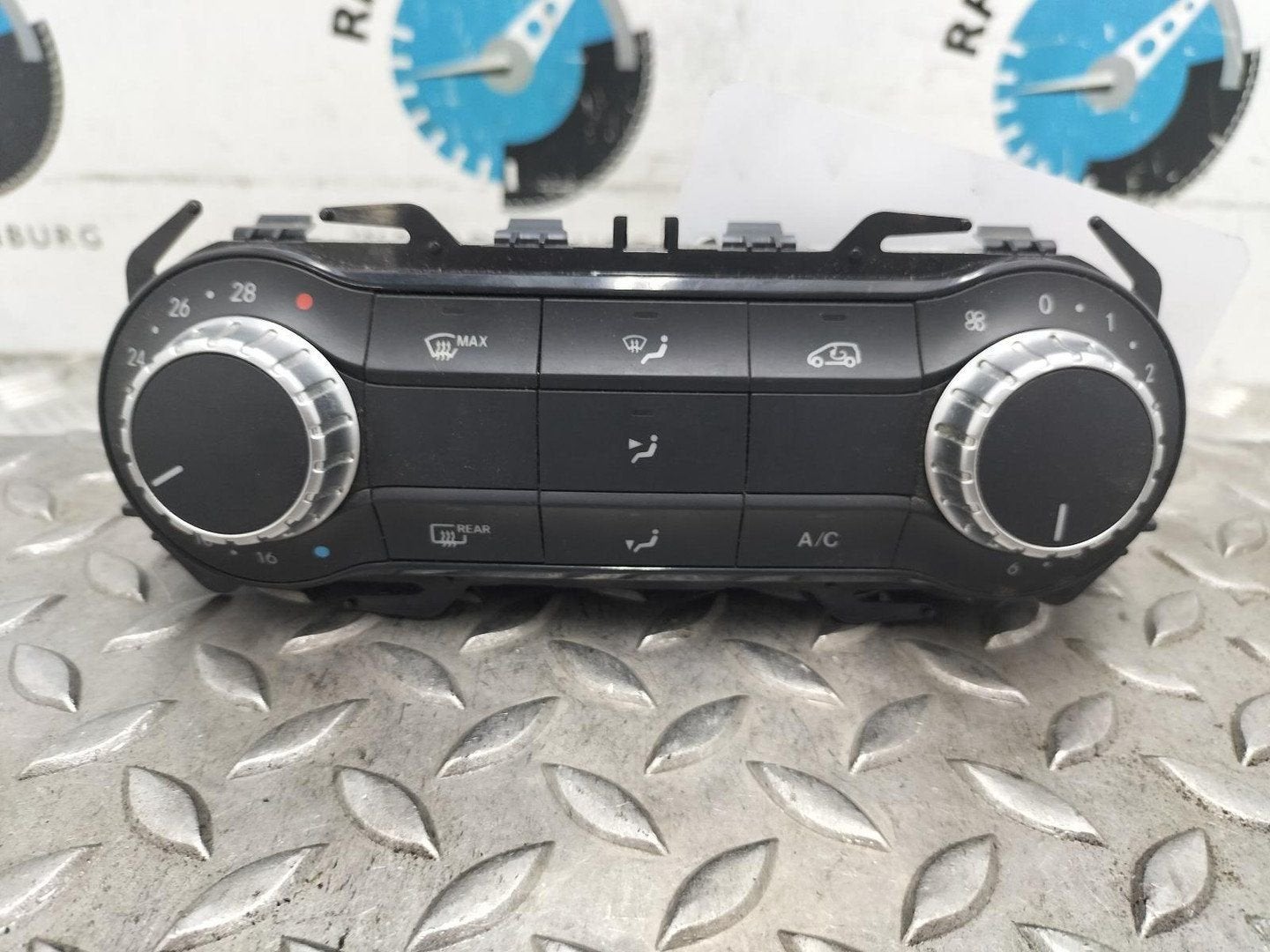 MERCEDES A CLASS 176 A180 Prestige BlueEff KACHEL BEDIENINGS, Ophalen of Verzenden, Gebruikt, ARN erkend