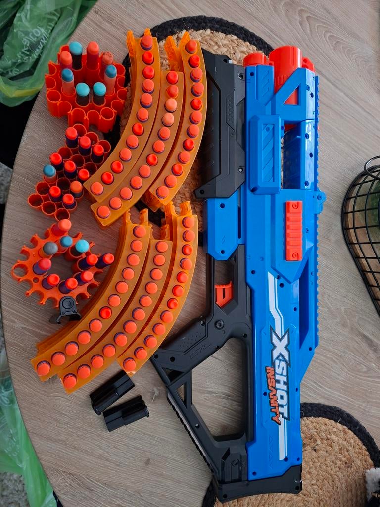 X shot insanity met gordel en vele pijltjes, Ophalen of Verzenden
