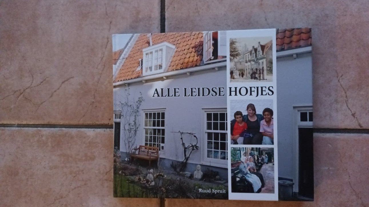 Alle Leidse Hofjes - Ruud Spruit (Zo goed als nieuw), Ophalen of Verzenden, 20e eeuw of later, Zo goed als nieuw, Ruud Spruit