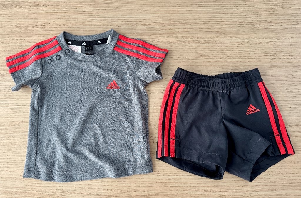 Adidas Baby Set (shirt / broek) - maat 56 / 62 - NIEUW, Kinderen en Baby's, Adidas, Jongetje of Meisje, Nieuw, Ophalen of Verzenden