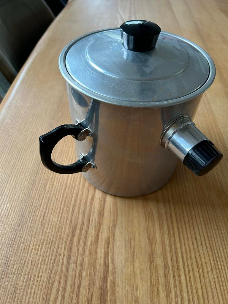 Aleto dubbelwandige melkkoker met fluit, Huis en Inrichting, Ophalen of Verzenden, Gebruikt, Aluminium, Kookpan of Snelkookpan