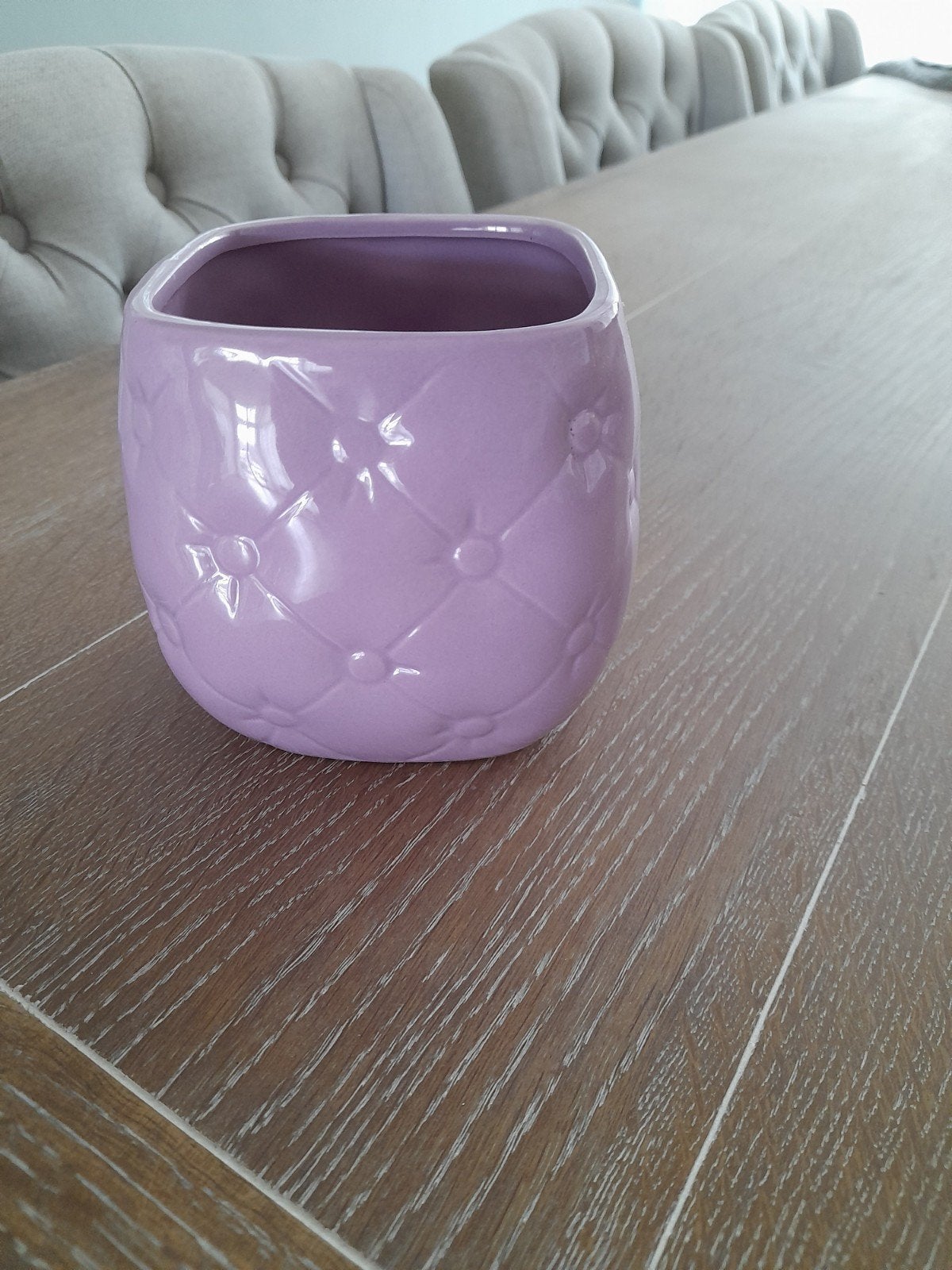 Bijna gratis zgan Chesterfield bloempot lila paars, Tuin en Terras, Binnen, Ophalen of Verzenden, Zo goed als nieuw, Overige vormen