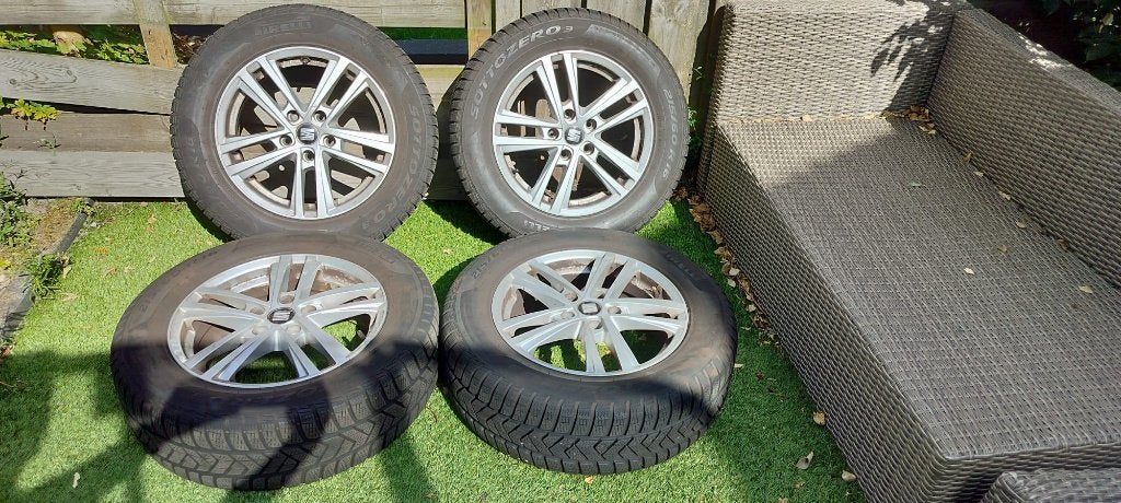Originele Seat Ateca velgen + winterbanden, Auto-onderdelen, Banden en Velgen, Ophalen, 16 inch, Banden en Velgen, Winterbanden