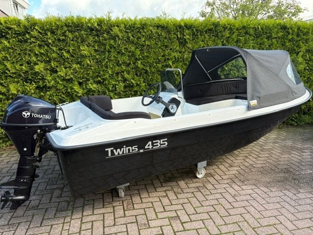 Nette Twins 435 met buiskap en tohatsu 9.8 PK 4 Takt, Gebruikt, Polyester, Overige brandstoffen