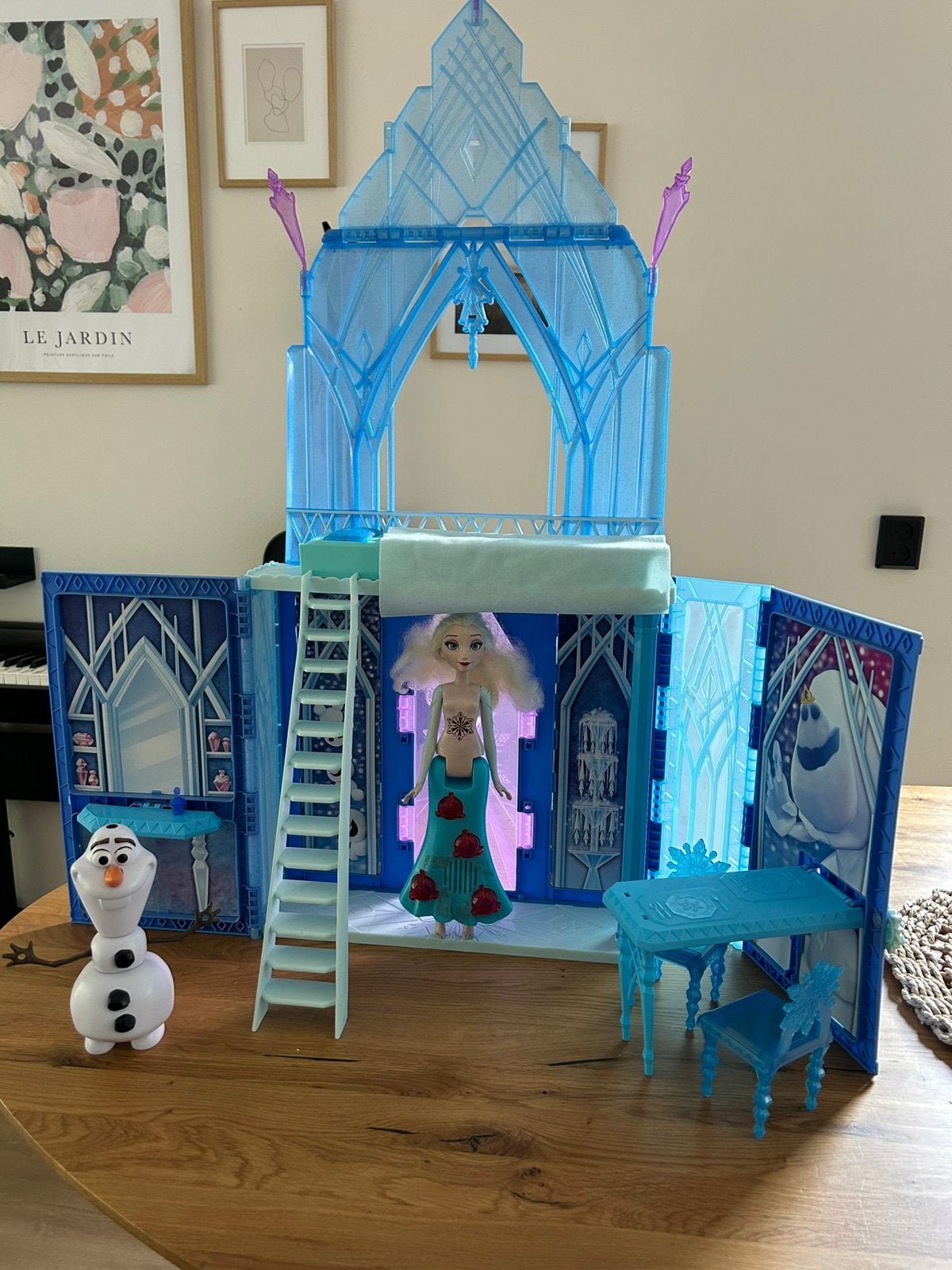 Frozen kasteel met Elsa, Ophalen, Zo goed als nieuw, Poppenhuis