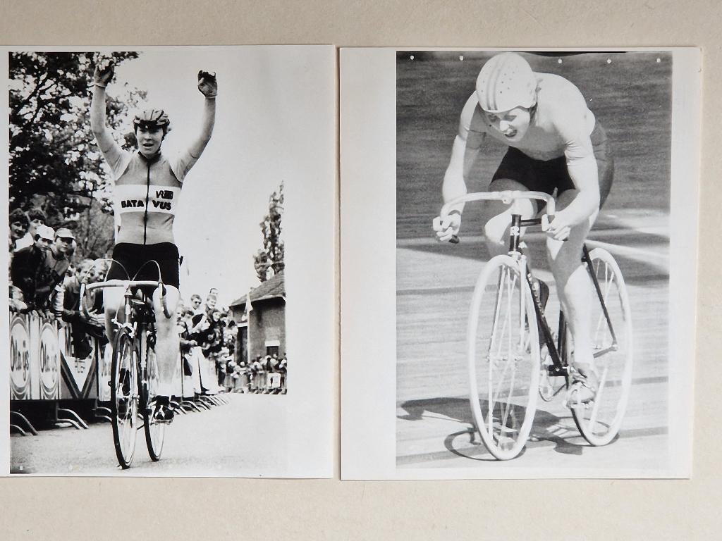 (P) 2 Persfoto's - sportfoto's wielrennen. Dames, Ophalen of Verzenden, Zo goed als nieuw