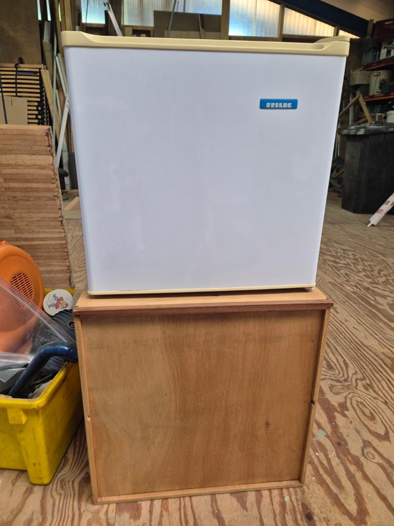 Camping koelkast , inclusief kastje op maat, Ophalen, Gebruikt, Minder dan 85 cm, Minder dan 75 liter