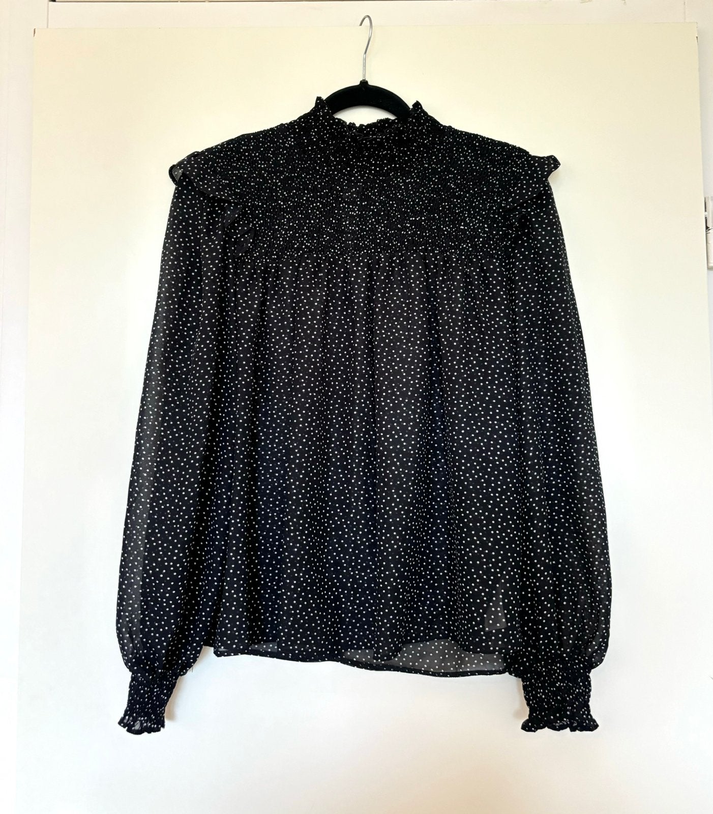 Primark zwart met wit stippen blouse • ruches • maat M 38, Ophalen of Verzenden, Zo goed als nieuw, Maat 38/40 (M), Zwart
