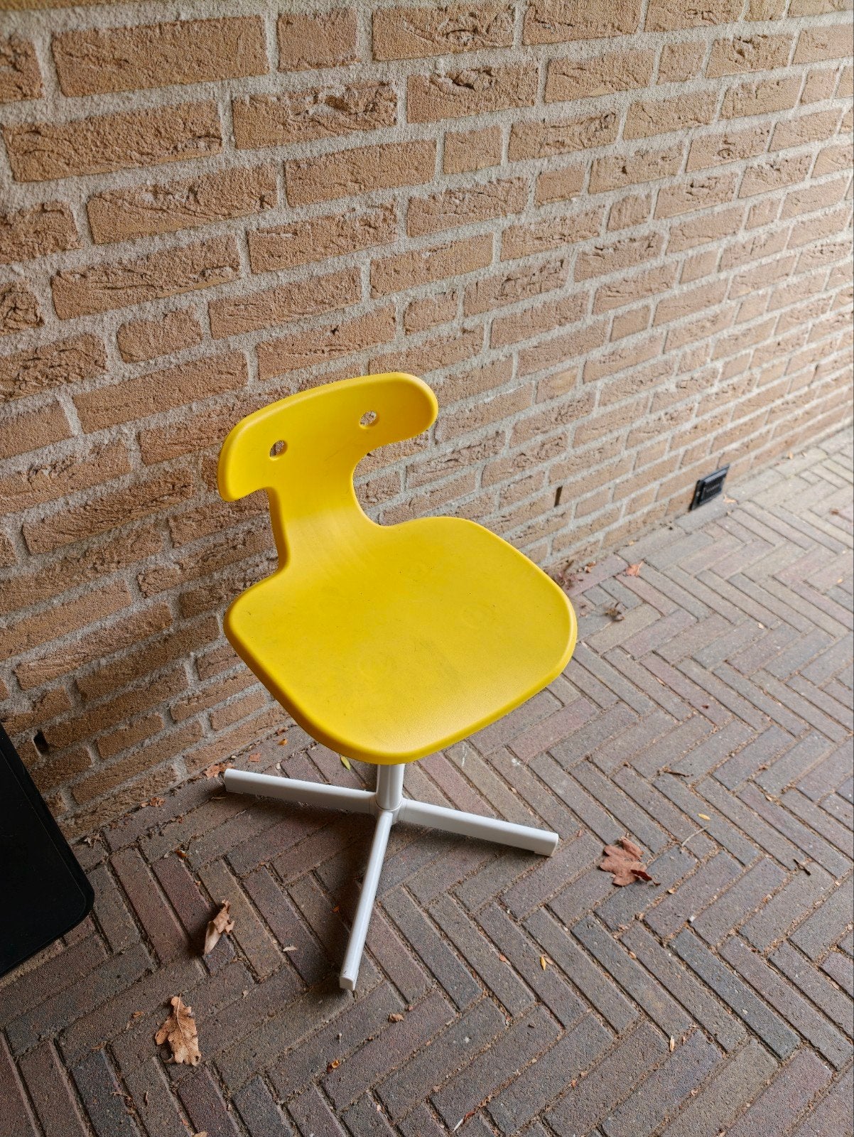 Gratis af te halen: Gele bureaustoel, Ophalen, Overige kleuren, Eén, Kunststof