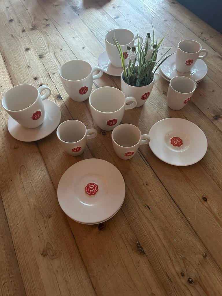 Douwe Egberts Cappuccino / Espresso mokken + schoteltjes, Ophalen of Verzenden, Zo goed als nieuw, Overige stijlen, Kop(pen) en/of Schotel(s)