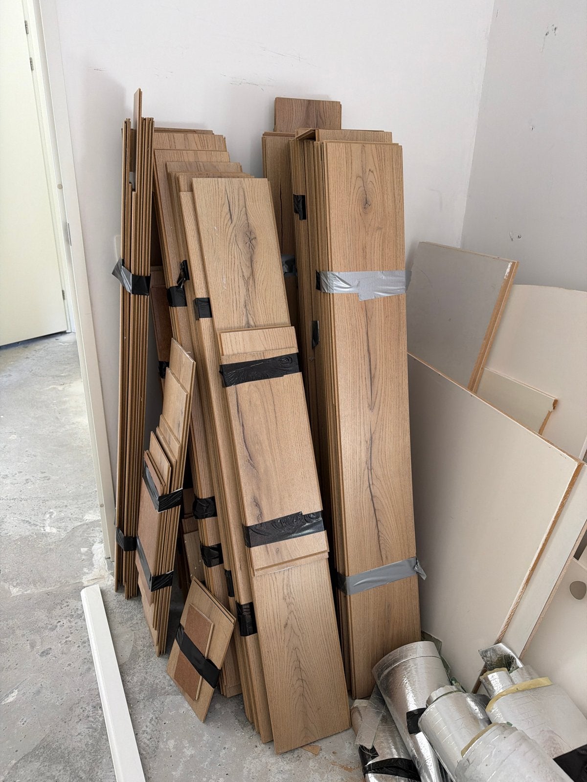 Gratis laminaat vloer af te halen in Dronten (vandaag!), Doe-het-zelf en Verbouw, Vloerdelen en Plavuizen, Ophalen, Gebruikt, 50 tot 150 cm