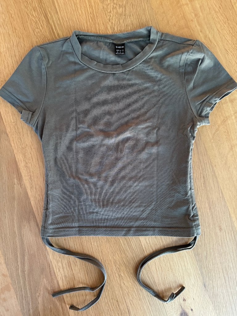 Khaki crop top shirt maat XS, Kleding | Dames, Tops, Ophalen of Verzenden, Zo goed als nieuw, Korte mouw, Maat 34 (XS) of kleiner