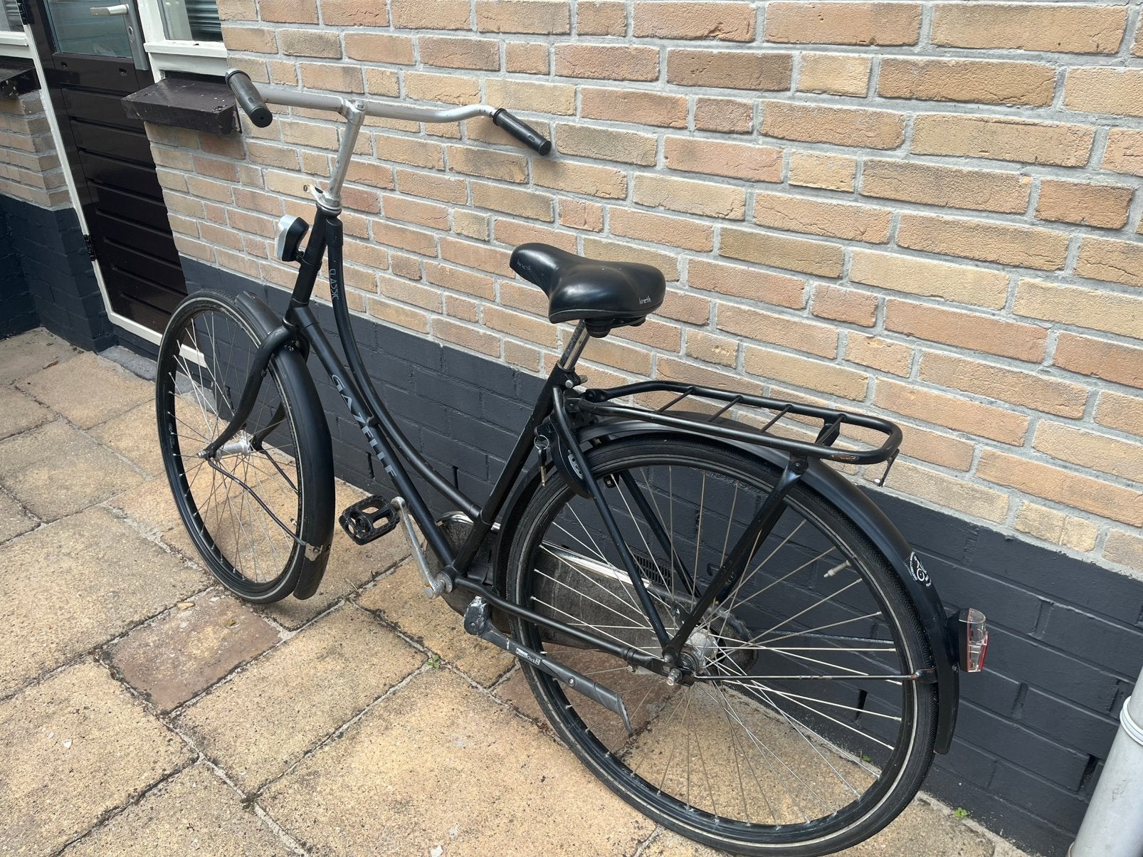 Gazelle fiets - zwart, Fietsen en Brommers, Fietsen | Dames | Omafietsen, 56 cm of meer, Ophalen, Zo goed als nieuw, Terugtraprem