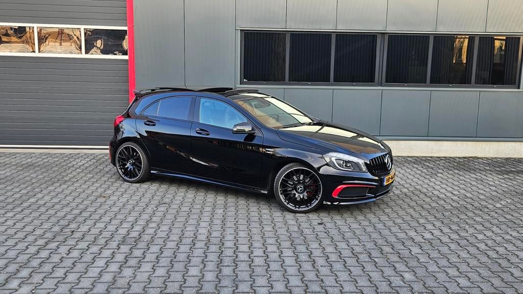 Mercedes-Benz A250S | origineel BRABUS | APK | 270PK | AMG, Auto's, Zwart, 4 cilinders, Zwart, 75 €/maand