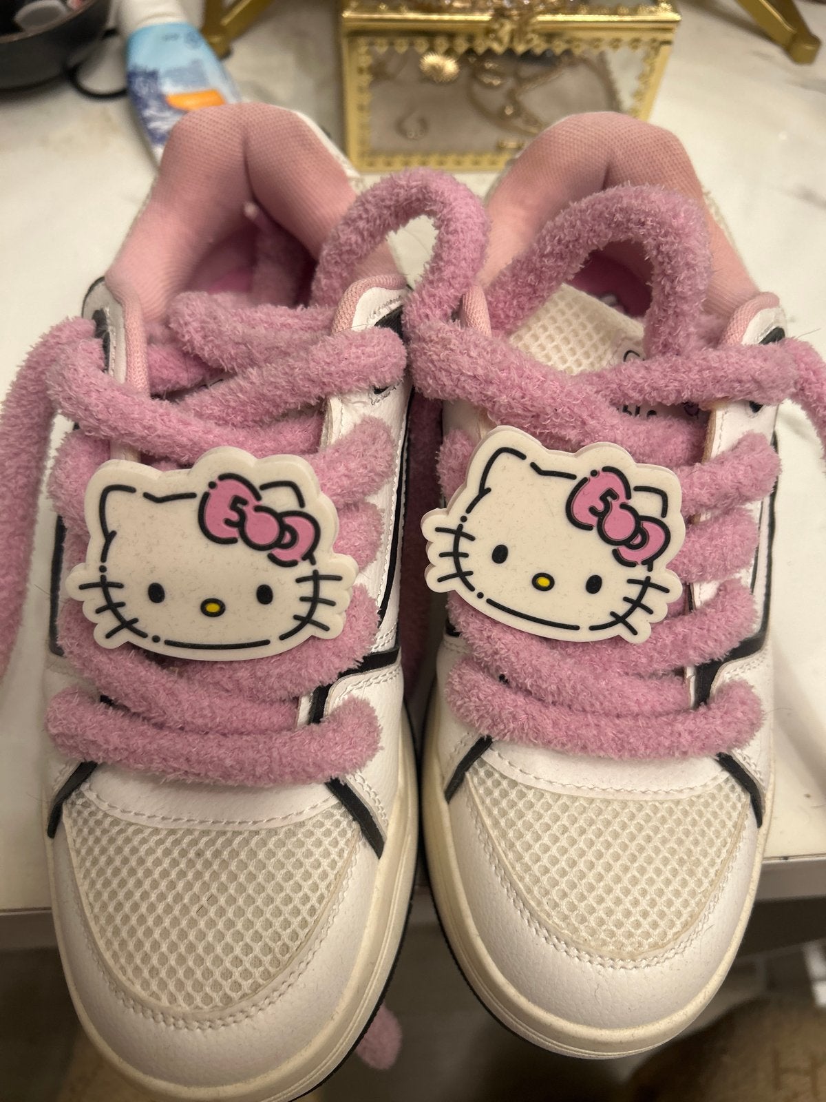 Bershka Hello Kitty Sneakers - Maat 37, Ophalen of Verzenden, Zo goed als nieuw, Wit, Sneakers of Gympen