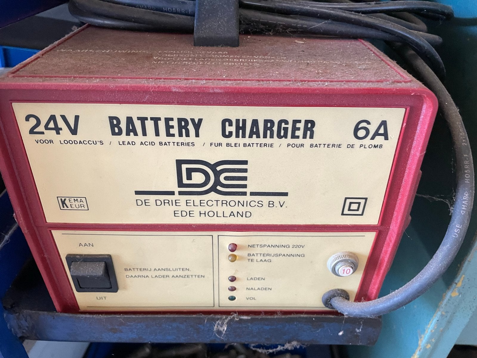 24V Acculader 6A voor Loodaccu's - De Drie Electronics, Ophalen, Gebruikt