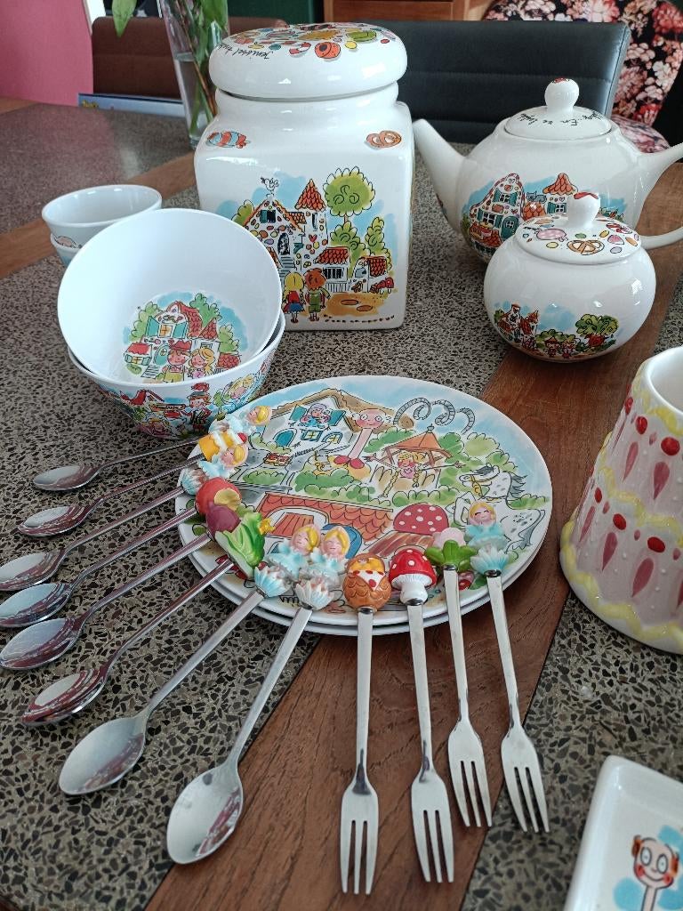 Prachtige en Unieke Verzameling Blond 'Efteling' Servies, Ophalen, Zo goed als nieuw, Gebruiksvoorwerp