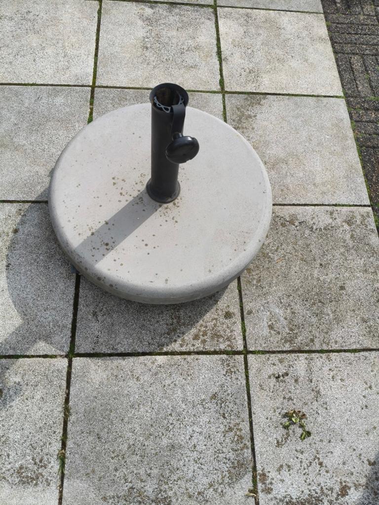Parasolvoet met wieltjes - Grijs beton - 53cm, Tuin en Terras, Parasols, Ophalen, Gebruikt, Minder dan 1 meter, Parasolvoet