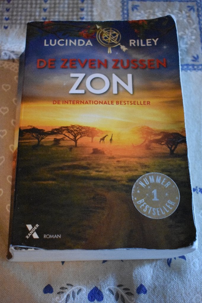 boeken van Lucinda Riley/deel 1,2,3,4,6 en 8 vd zeven zussen, Boeken, Ophalen of Verzenden, Zo goed als nieuw, Lucinda Riley