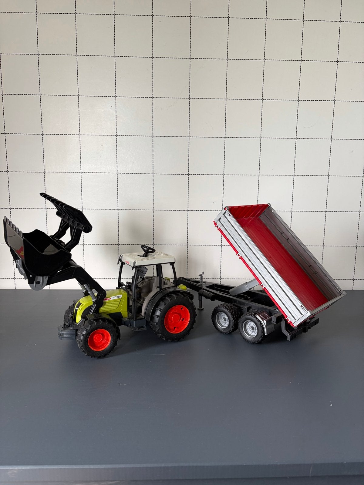 Speelgoed tractor Claas met aanhanger en voorlader, Ophalen, Zo goed als nieuw