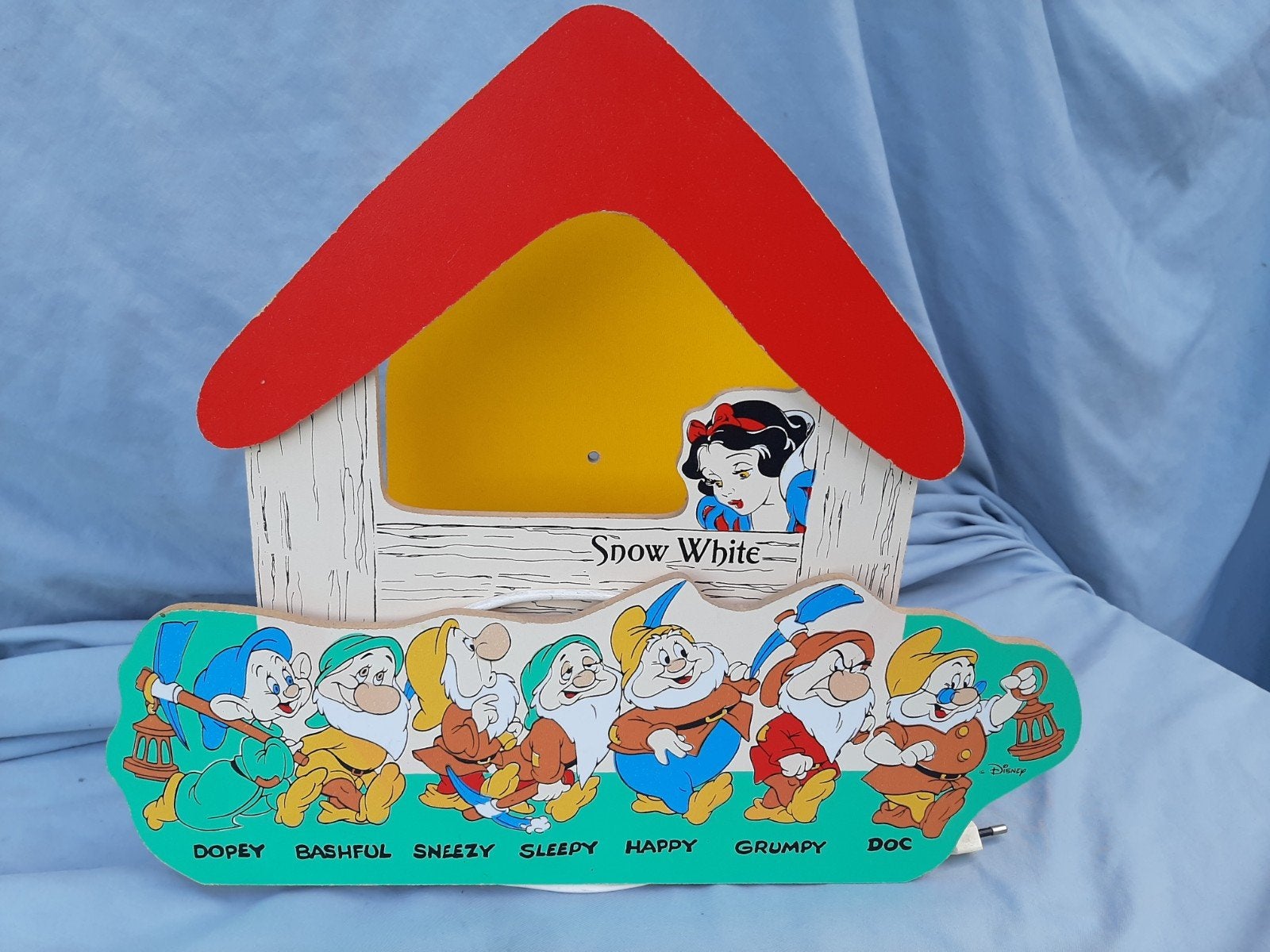 houten lampje voor de kinderkamer/ sneeuwwitje +de 7 dwergen, Kinderen en Baby's, Ophalen of Verzenden, Zo goed als nieuw, Lamp