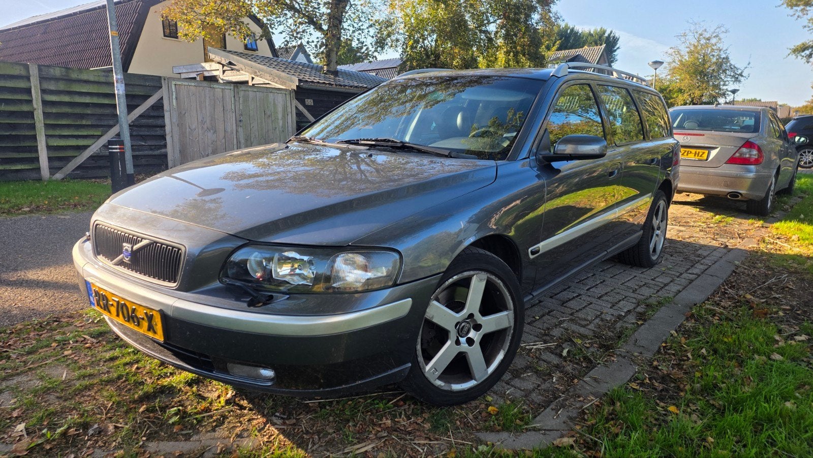 Volvo V70 2.5 T AWD AUT 2004 Grijs, Automaat, 1800 kg, 2521 cc, V70