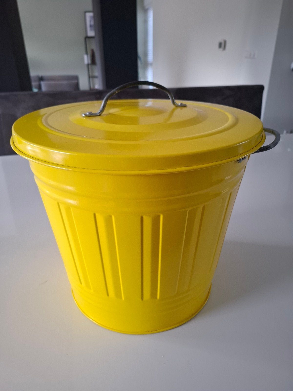 gele opberg emmer / prullenbak, Ophalen, Zo goed als nieuw, Metaal, 5 – 50