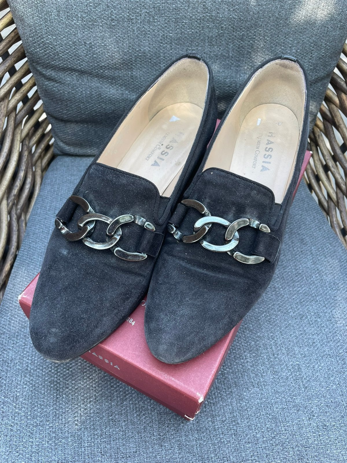 Hassia - zwarte suede hakschoen - maat 6, Verzenden, Zo goed als nieuw, Zwart, Instappers
