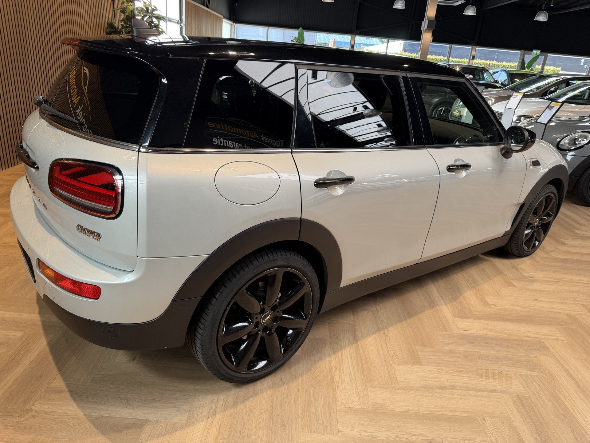 MINI Clubman 1.5 Cooper Chili (bj 2019, automaat), Auto's, Dealer onderhouden, Gebruikt, Wit, Origineel Nederlands