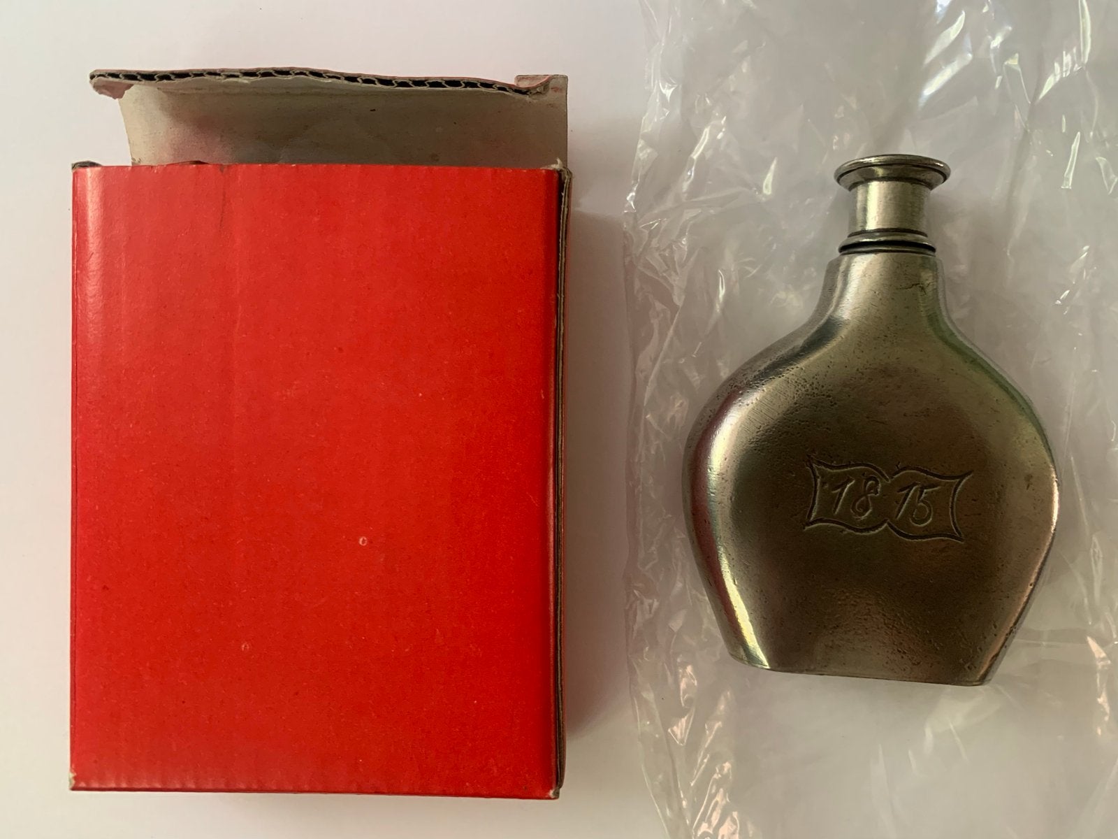 Parfumfles met '1815' Gravure, Verzamelen, Parfumverzamelingen, Ophalen of Verzenden, Nieuw, Parfumfles