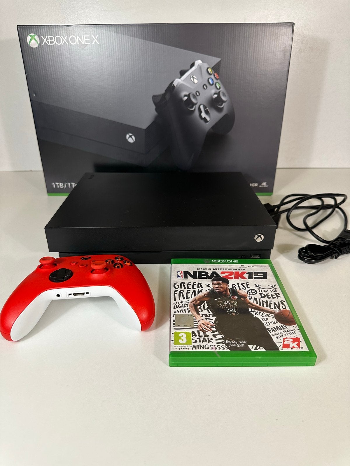 Xbox One X 1TB Zwart - Inclusief controller, game en doos, Ophalen of Verzenden, 1 TB, Met 1 controller, Xbox One X