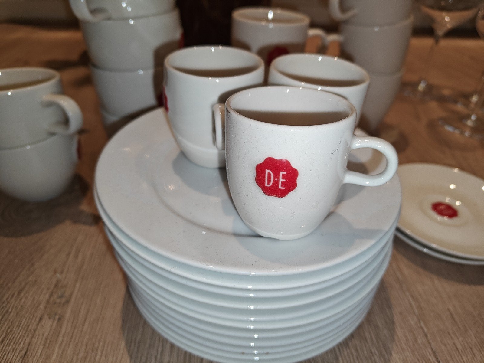 Douwe Egberts: 6 cappuccino, 5 koffie, 3 espresso, 2 schote, Ophalen, Gebruikt, Keramiek, Overige stijlen