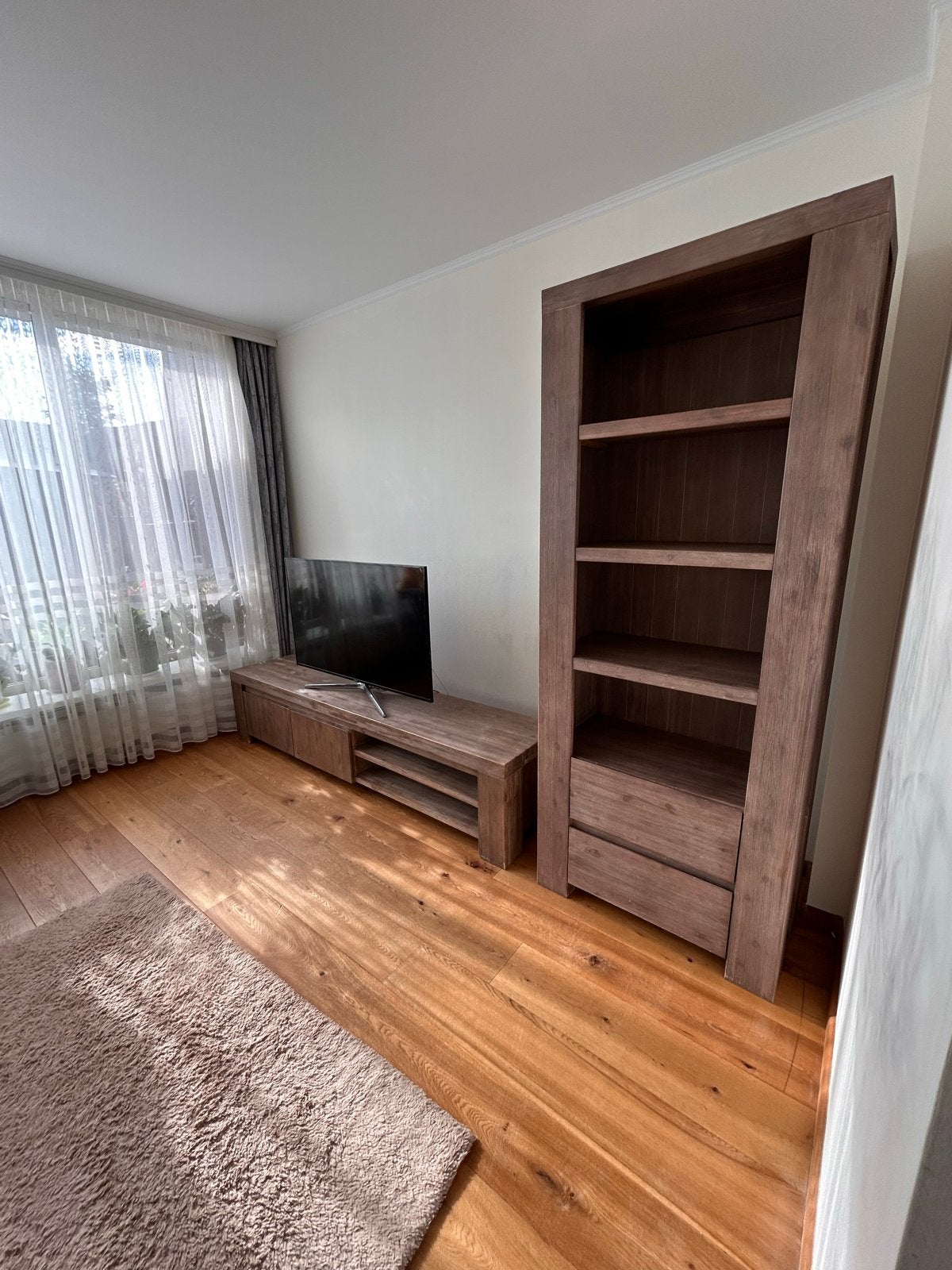Pronto TV-meubel en hoge kast van massief acaciahout, Ophalen, 200 cm of meer, Zo goed als nieuw, 25 tot 50 cm
