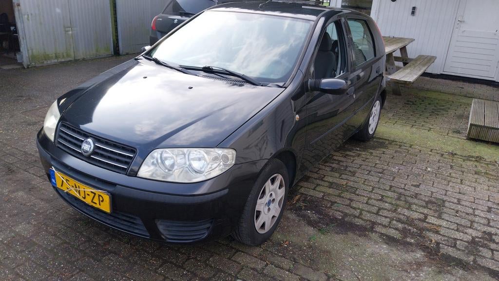 Fiat Punto 1.4 16V 5DR 2003 Zwart apk 11 2026, Auto's, Voorwielaandrijving, Stof, 40 €/maand, 400 kg