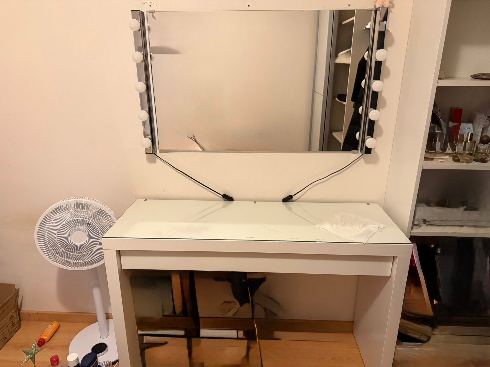 Ikea malmberg kaptafel met wandspiegel en lamp, Ophalen, Gebruikt, 100 tot 150 cm, 100 tot 150 cm