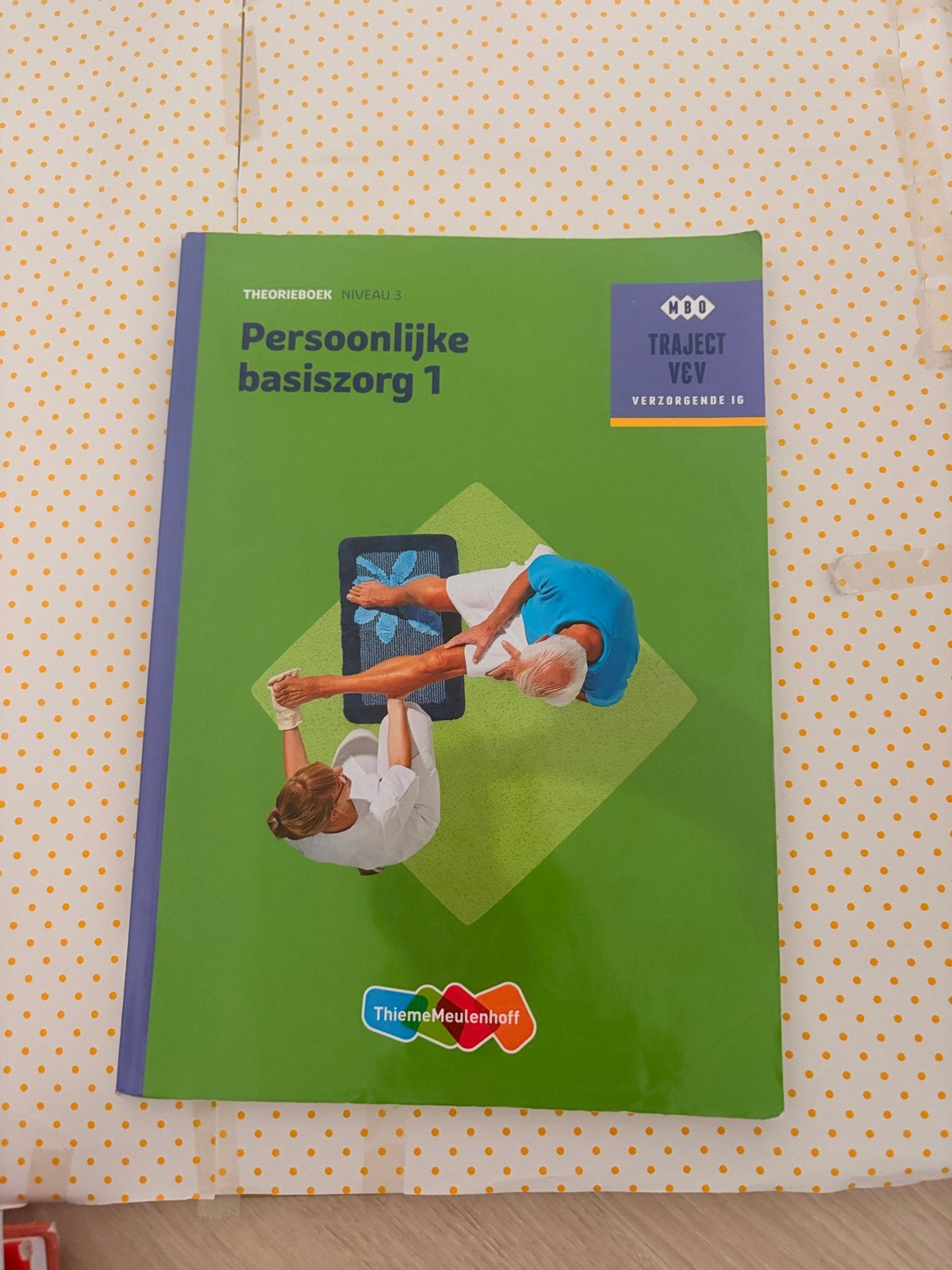 Traject V&V Persoonlijke basiszorg 1 Theorieboek Niveau 3, Ophalen of Verzenden, Zo goed als nieuw, MBO