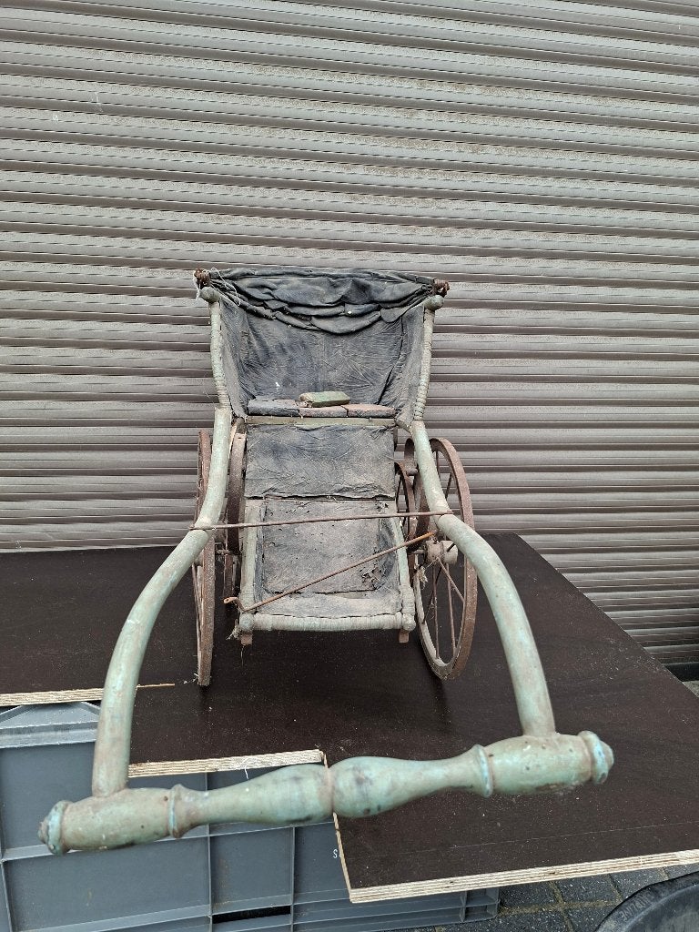 Oude poppenwagen, Ophalen
