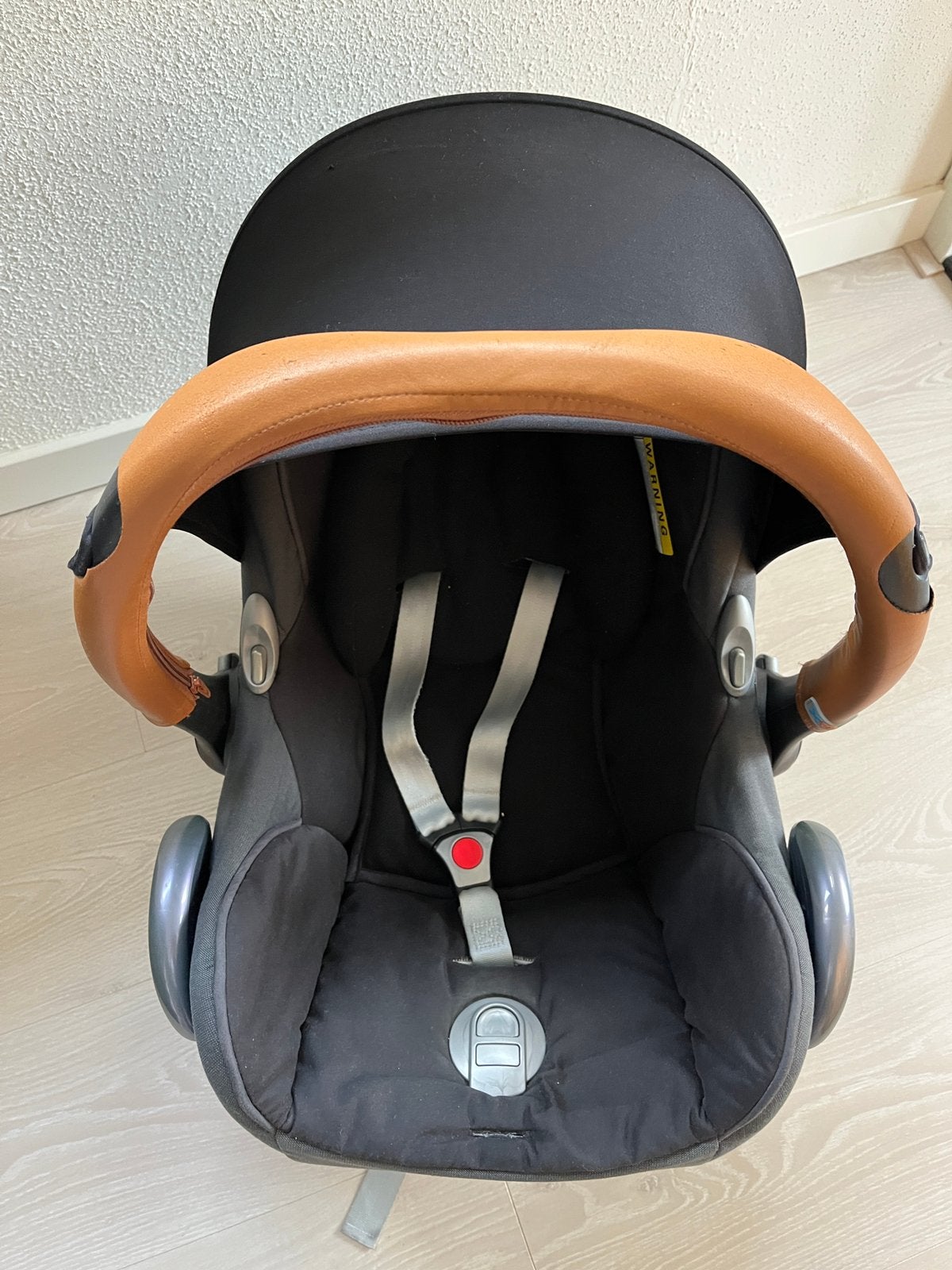 Maxi Cosi met base - zwart, Ophalen, Overige methoden, Zo goed als nieuw, 0 t/m 13 kg