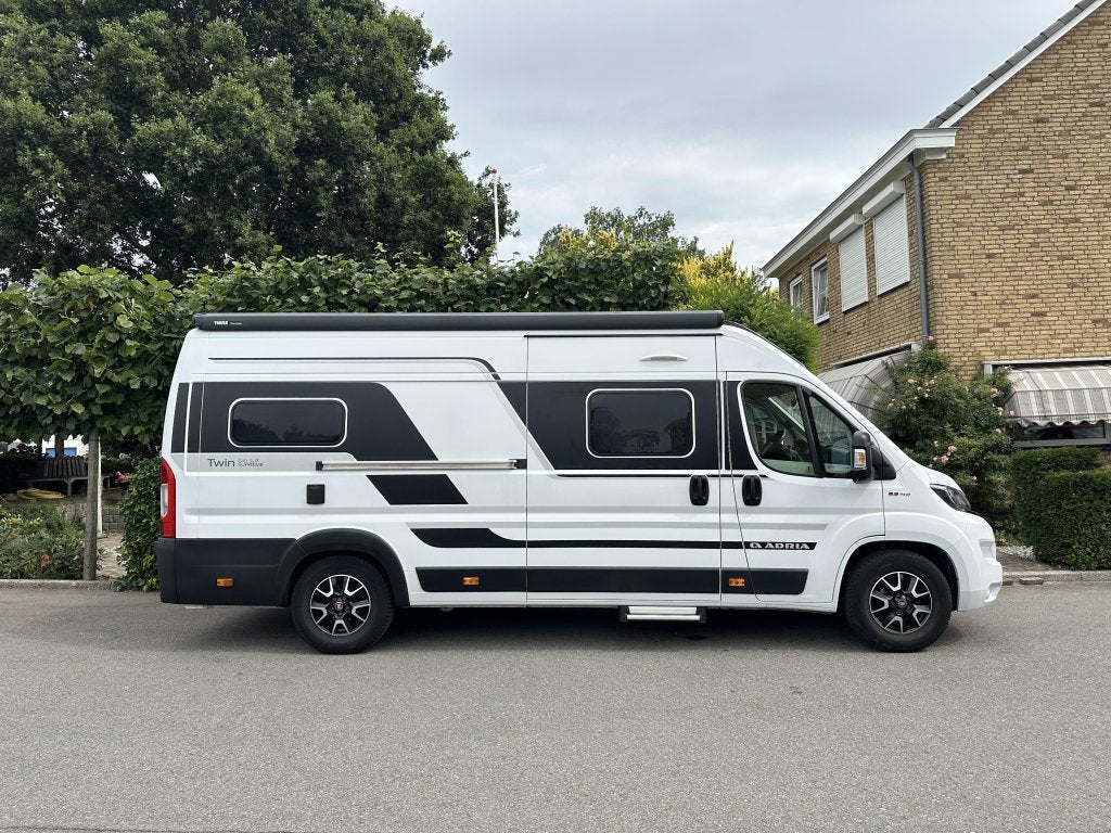 Adria Twin Supreme 640 SLB verkocht, Caravans en Kamperen, Campers, Buscamper of Camperbus, Ringverwarming, Fiat, Airbags