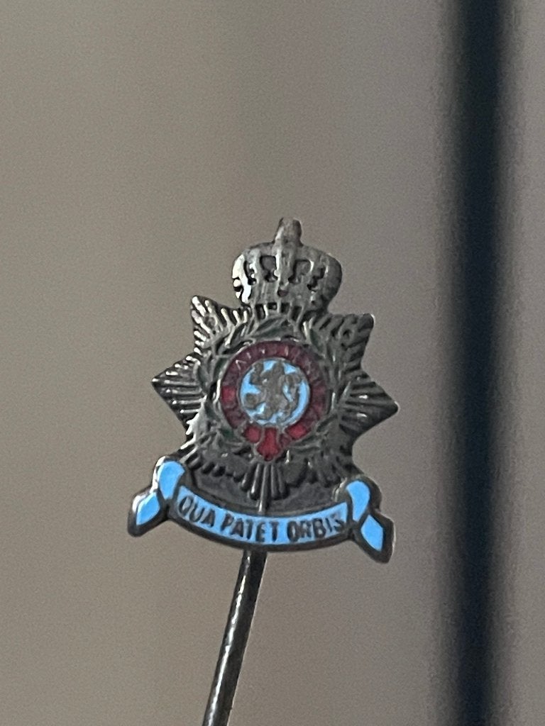 korps mariniers Zilver Emaille Speld - Qua Patet Orbis, Verzenden, Marine, Nederland, Embleem of Badge