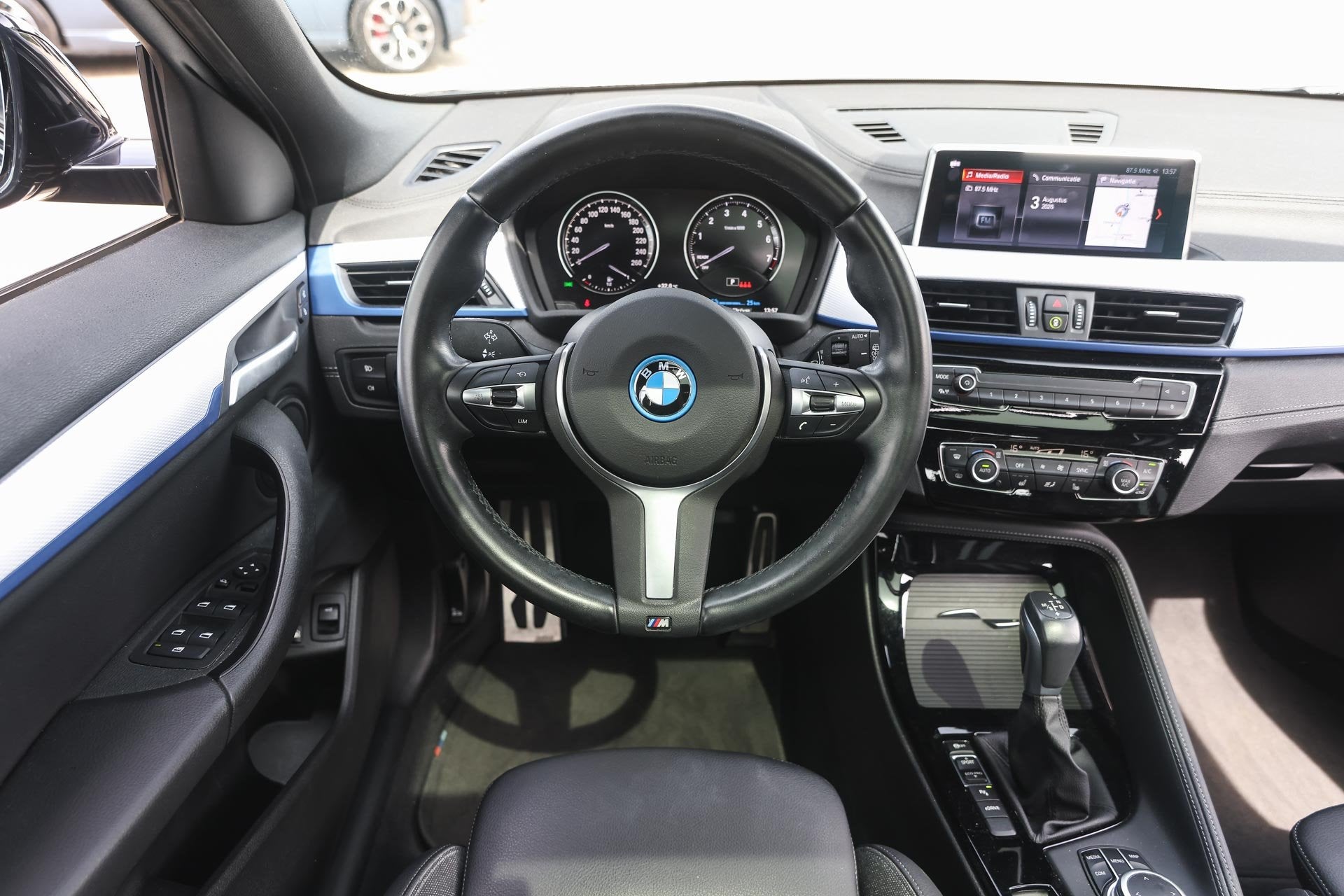 BMW X2 xDrive25e M Sport Automaat / Panoramadak / Sportstoel, Auto's, Dealer onderhouden, X2, Gebruikt, Met garantie (alle)