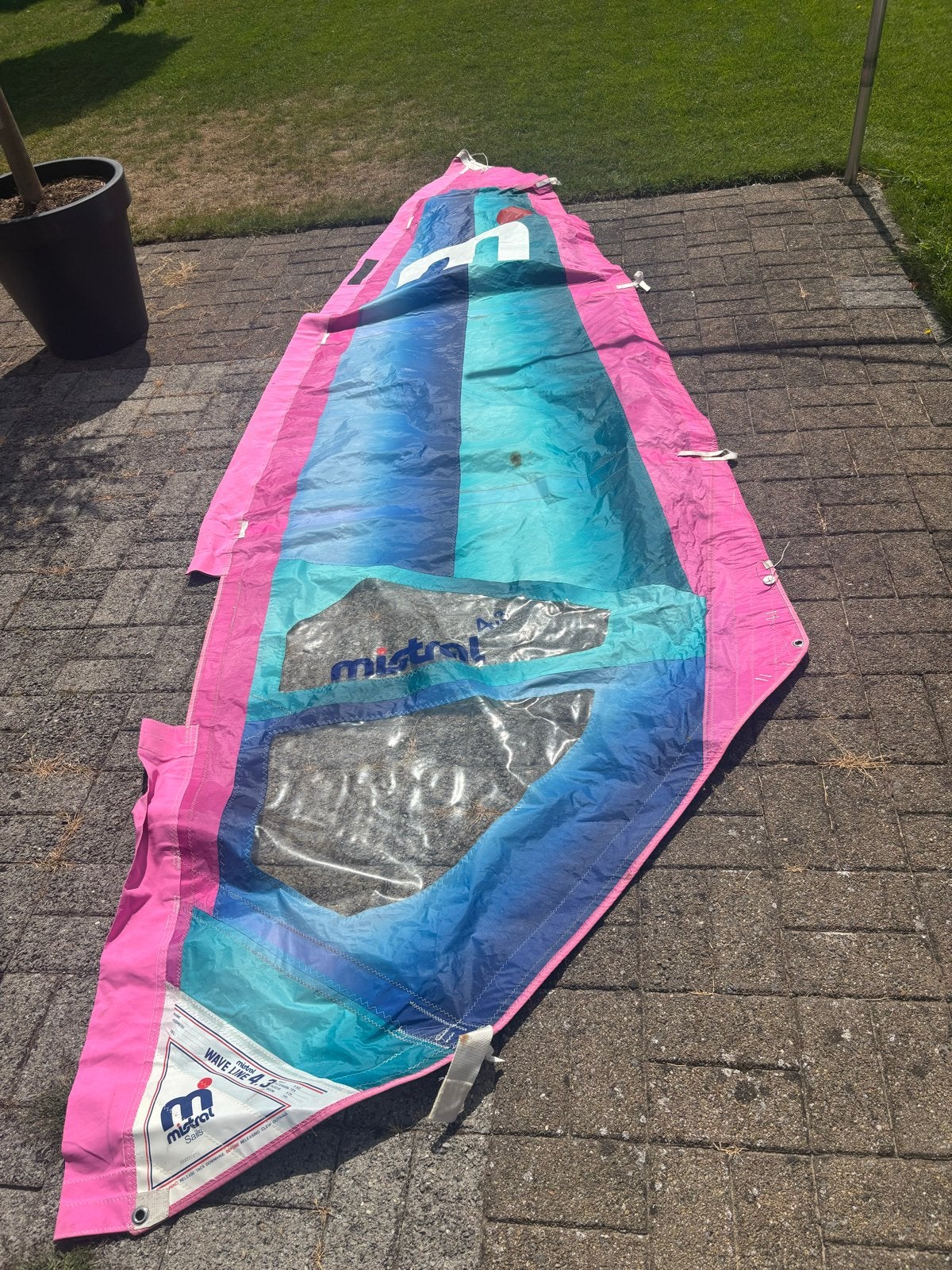 Windsurf set: 3 gieken, 3 zeilen en accessoires, Ophalen, Mistral, Gebruikt, Met giek
