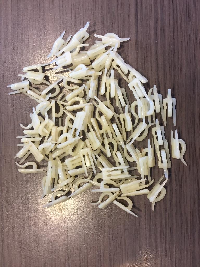 Oude plastic 2 vinger haakjes - kunststof - gordijnhaakjes, Minder dan 50 cm, Ophalen of Verzenden, Zo goed als nieuw, Minder dan 100 cm