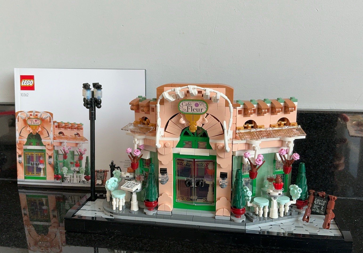 LEGO Icons Frans café - Parijse decoratie - 10362. Compleet., Kinderen en Baby's, Speelgoed | Duplo en Lego, Ophalen of Verzenden