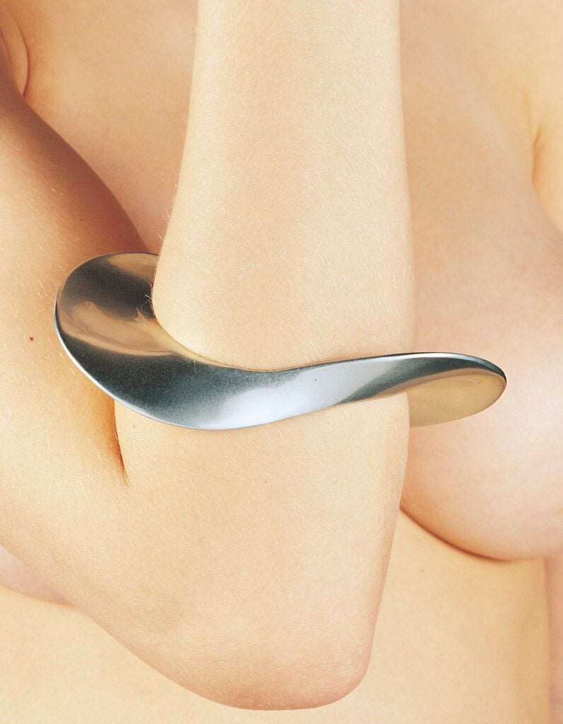 MUSEALE ARMBAND-GIJS BAKKER-''TOEN EMMY-NU GIJS'', Ontwerp