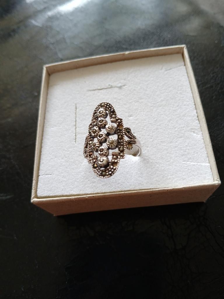 Prachtige antieke ring zilver 925 markasietjes, 18 tot 19, Verzenden, Zo goed als nieuw, Met edelsteen