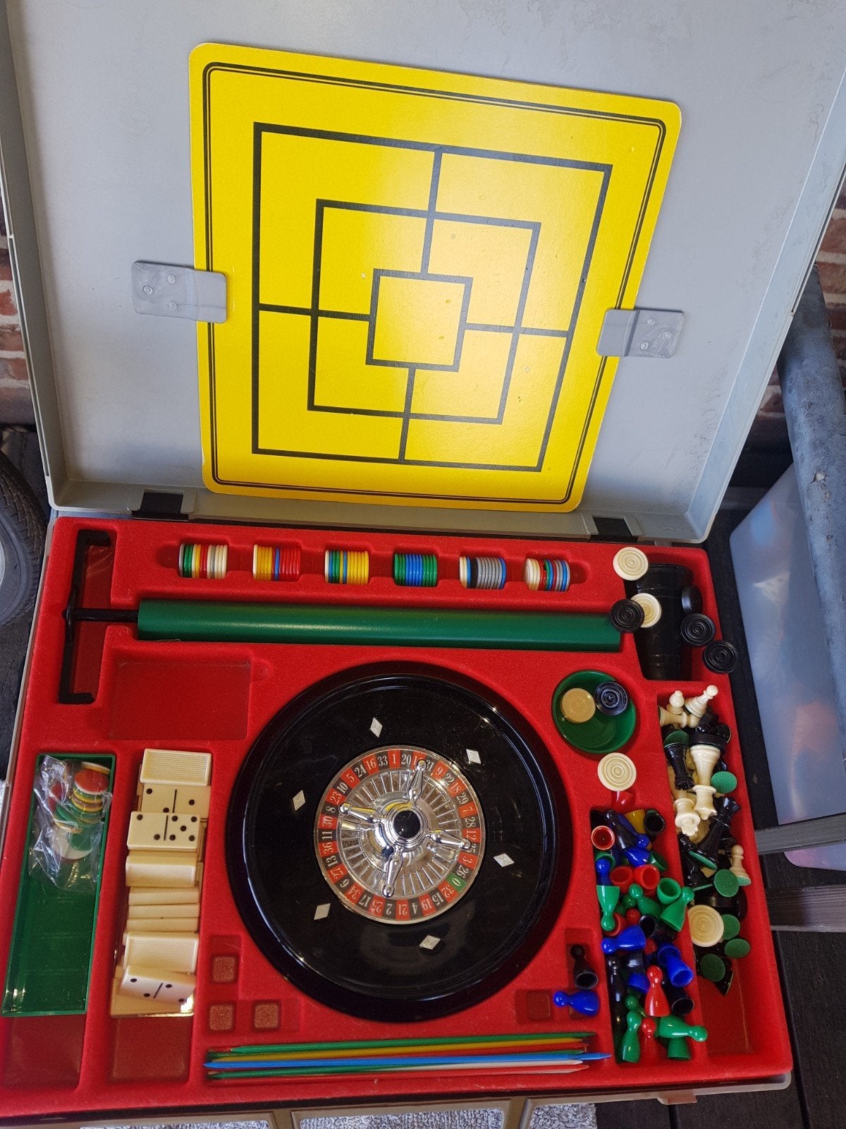 Speelgoed roulette, schaken, domino mens erg je niet spel, Ophalen of Verzenden, Zo goed als nieuw