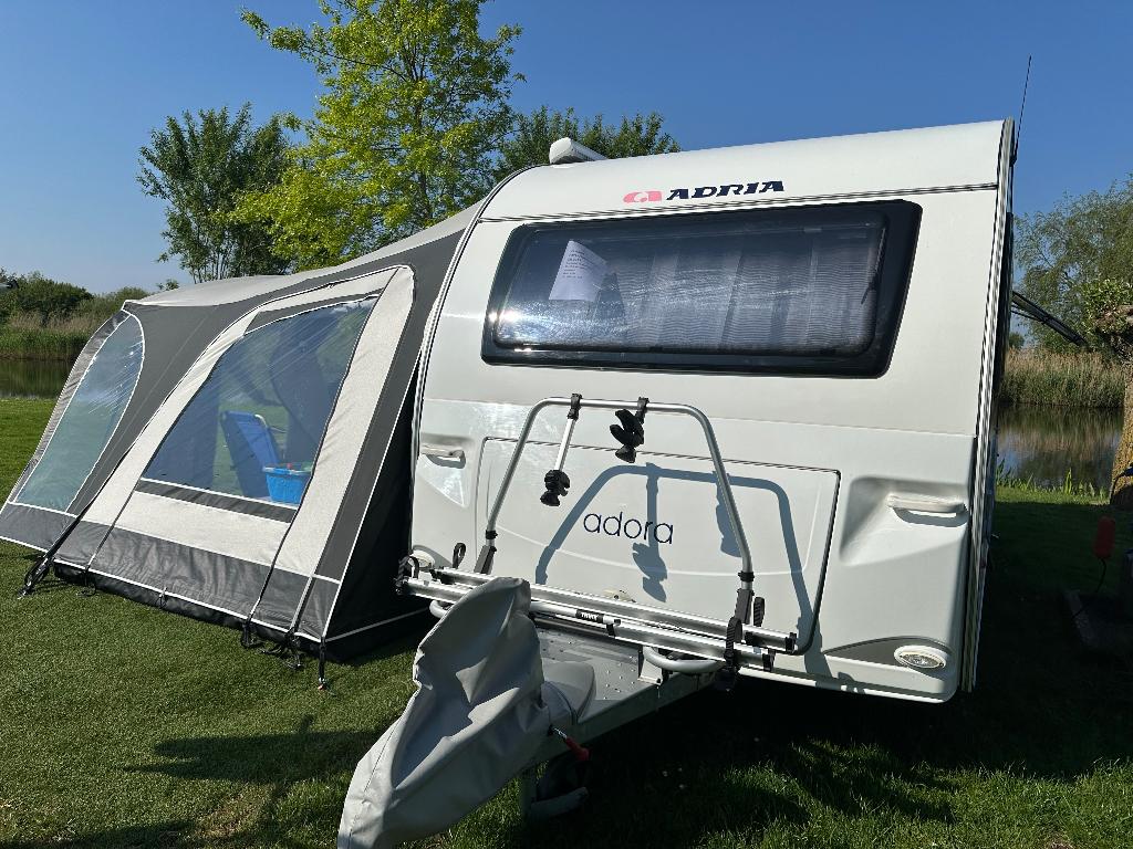 Adria Adora 492 UL , mover, Thule dakluifel, voortent, Rondzit, Particulier, 2 aparte bedden, Adria