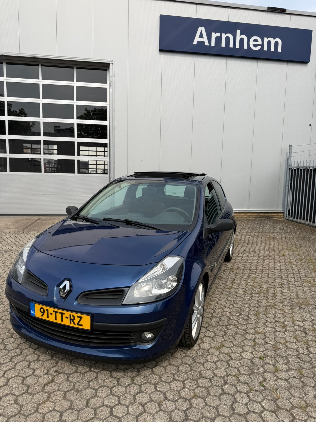 Renault Clio 1.4 16V 72KW 3-DRS E4 2007 Blauw, Auto's, Voorwielaandrijving, 4 cilinders, Blauw, 1200 kg